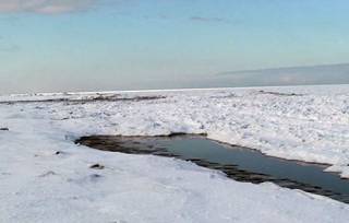 У берегов Набрань замерзло Каспийское море - ФОТО и видео